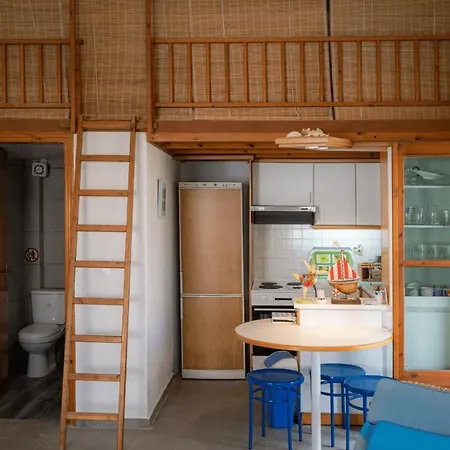 Seahouse With View بساكوذيا