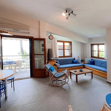 Seahouse With View شقة